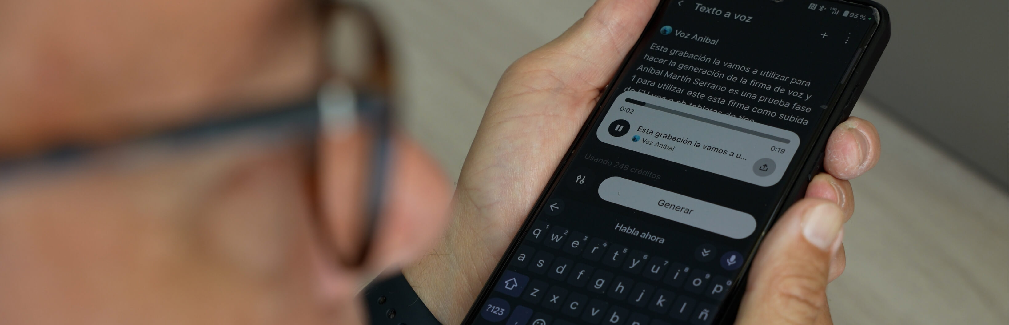 adela tecnología voz eleven labs